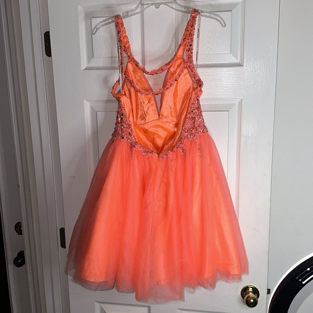 EUC HOMECOMING DRESS - Picture 3 of 5